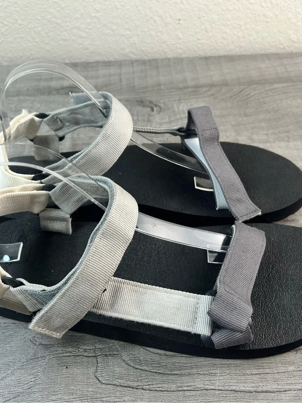 Merence Gray and Light Gray Men’s Size 12/46 Adjustable Strap Sandals Sport